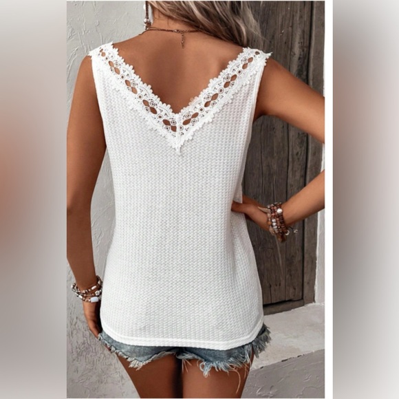 Lace Detail Textured V-Neck Tank - Picture 2 of 7